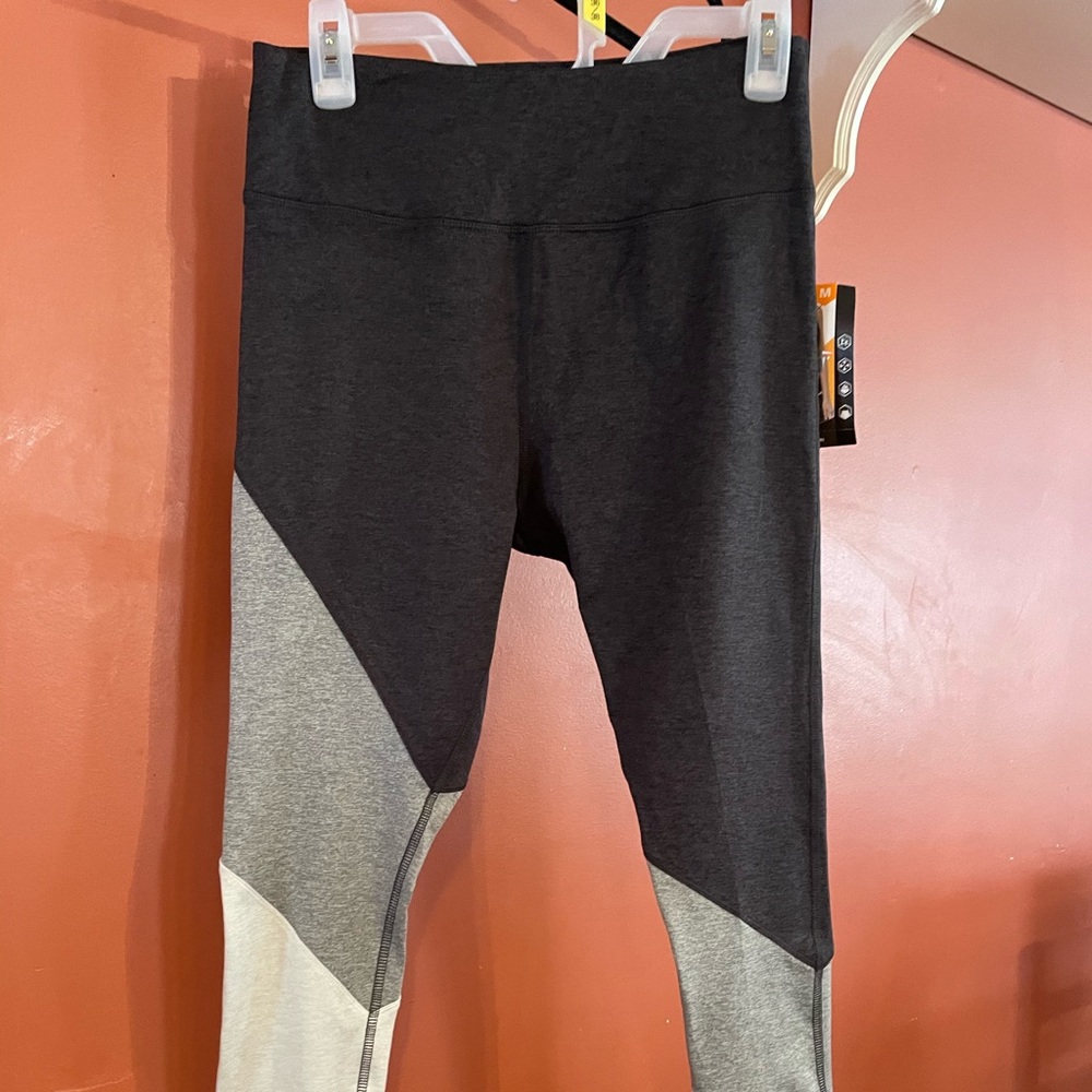 Avia athletic Capri leggings NWT